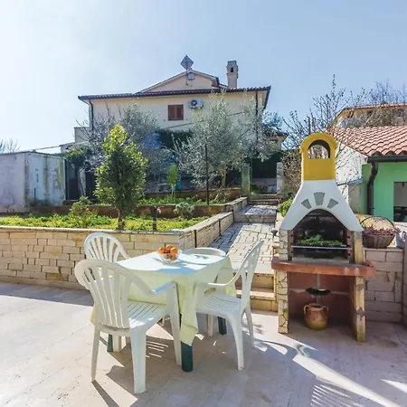 Apartment 1 Bedroom Lovely In Pula